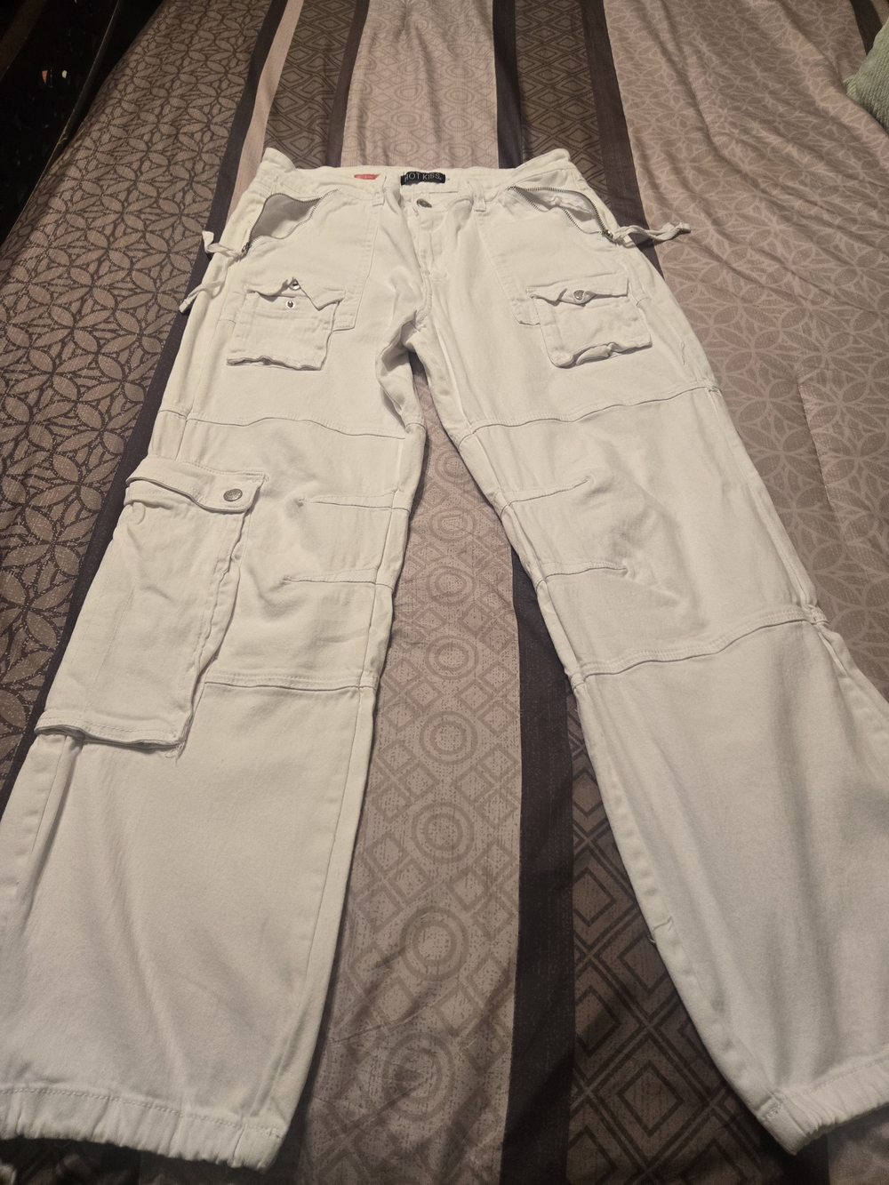 Women's Size 13 Hot Kiss White Cargo Pants with Multiple Pockets